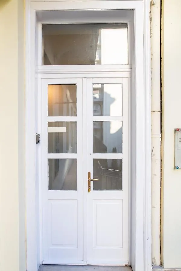 N28 Studio Apartment In Andrassy Boulevard. Budapest